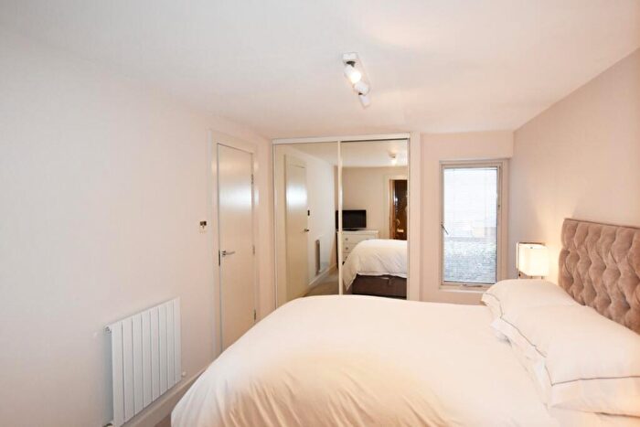 2 Bedroom Flat To Rent In Cavendish Place, Cavendish Crescent South, Nottingham, Nottinghamshire, NG7
