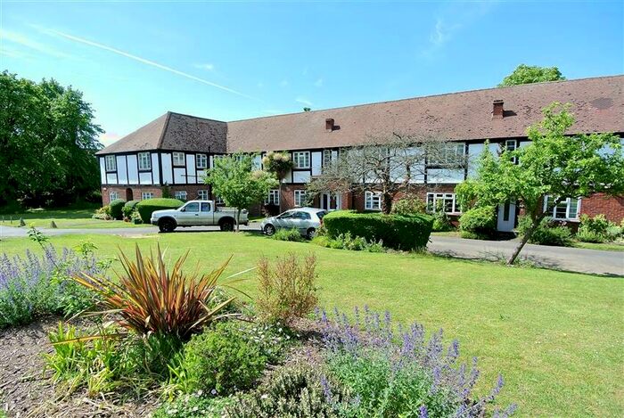 3 Bedroom Maisonette To Rent In Weybridge, KT13