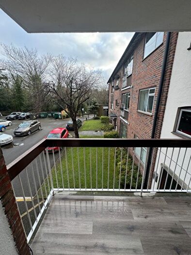 3 Bedroom Flat To Rent In Buxton Drive, London, E11