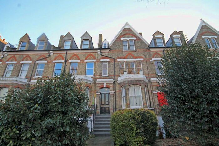 2 Bedroom Flat To Rent In Maple Road, Surbiton, KT6