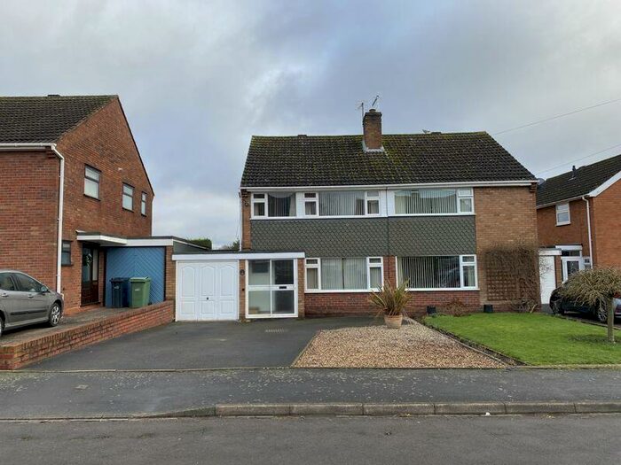 3 Bedroom Semi-Detached House To Rent In Hamilton Avenue, Wollaston, DY8