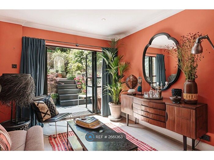 2 Bedroom Maisonette To Rent In Beatty Road, London, N16