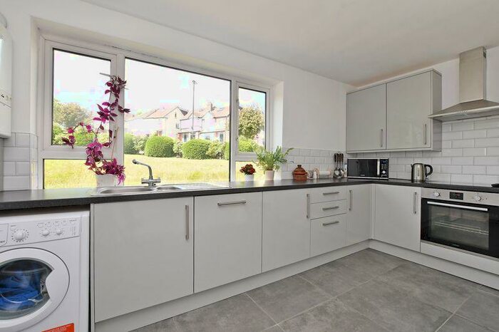 2 Bedroom Flat To Rent In Hornby Court, High Storrs Rise, Sheffield, S11