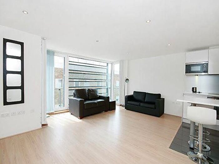 Studio To Rent In Angel Waterside Apartments, Graham St, N1