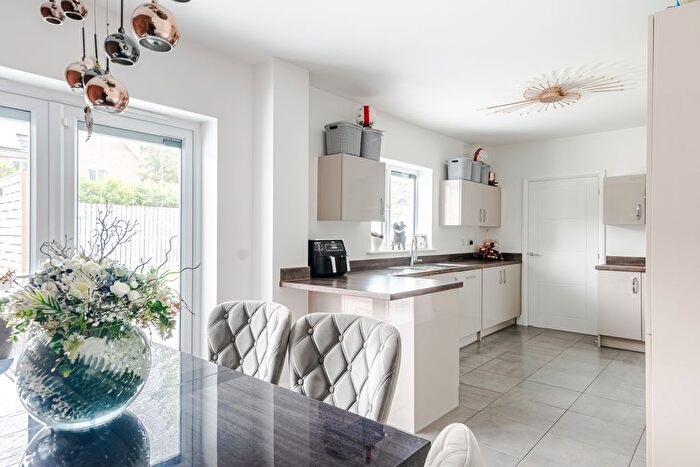 4 Bedroom Detached House For Sale In Chestnut Drive, Thorpe Willoughby, North Yorkshire, YO8