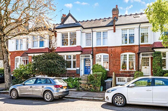 1 Bedroom Apartment For Sale In Dukes Avenue, London, N10