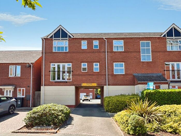 2 Bedroom Flat For Sale In Verney Road, Banbury, Oxfordshire, OX16