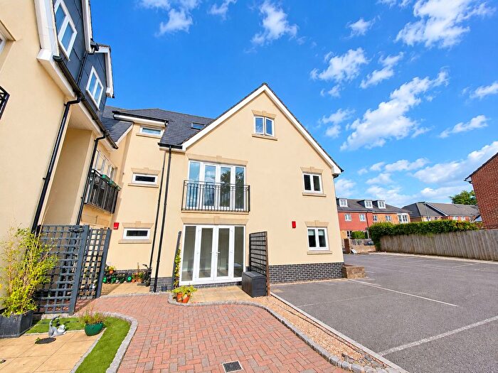 2 Bedroom Flat To Rent In East Street, St. Georges Court, KT17