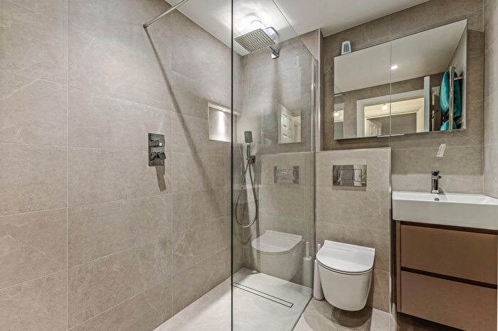 2 Bedroom Flat For Sale In Sheet Street, Windsor, SL4
