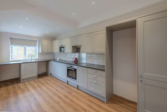 3 Bedroom Semi-Detached House To Rent In School Lane Bricket Wood, AL2