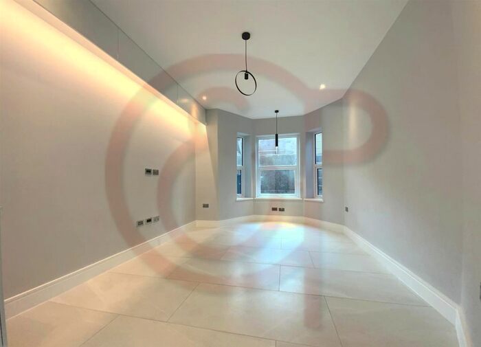 1 Bedroom Flat To Rent In Horn Lane, Acton, W3