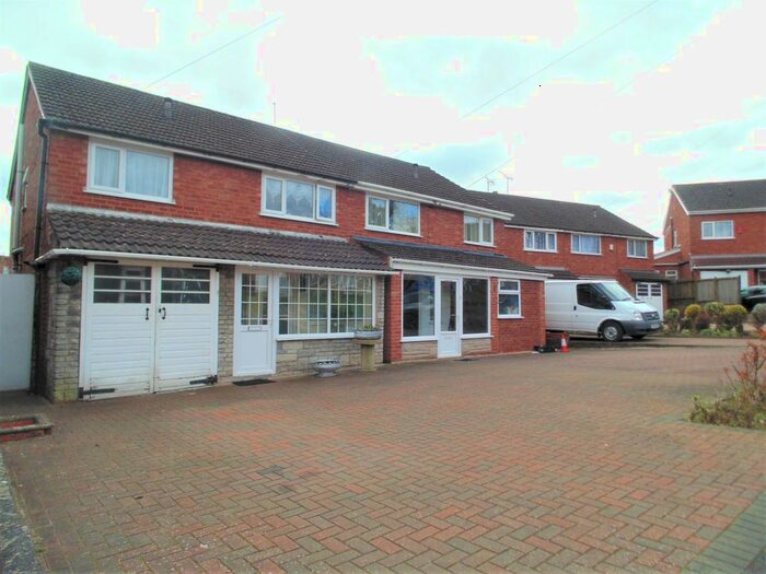 3 Bedroom Semi-Detached House To Rent In Venning Grove, Birmingham, B43