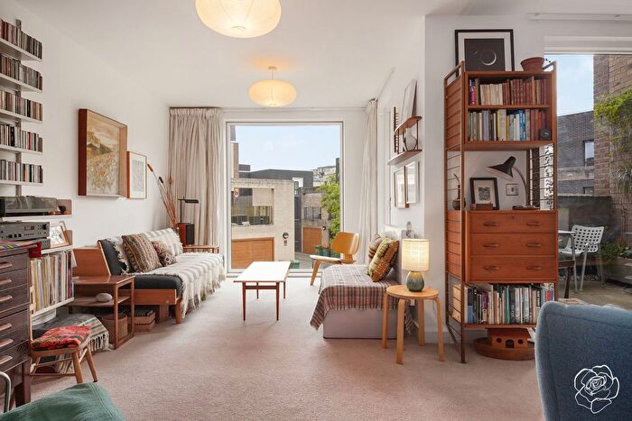3 Bedroom Town House For Sale In Potters Row, Stratford, E20