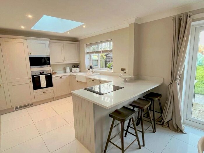 3 Bedroom Semi-Detached House For Sale In South Duffield Road, Osgodby, YO8