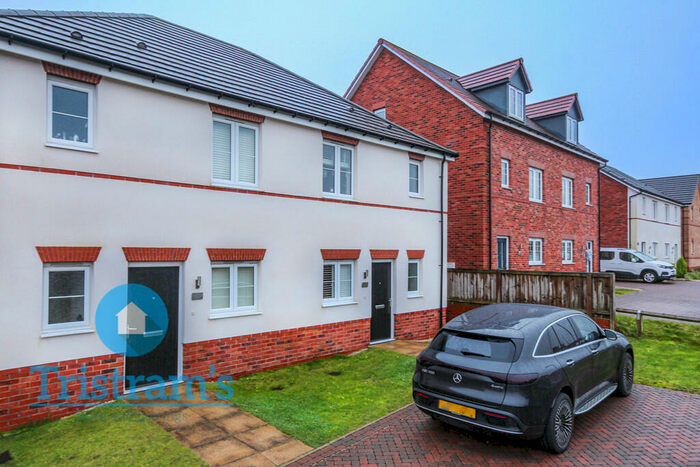 3 Bedroom Semi-Detached House To Rent In Rosebay Gardens, Clipstone Village, NG21