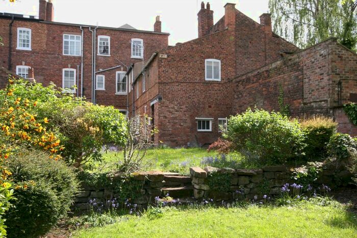 2 Bedroom Cottage To Rent In Abbey Square, Chester, CH1