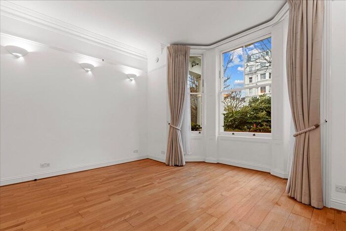 2 Bedroom Flat To Rent In Colville Gardens, London, W11