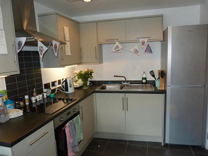 2 Bedroom Flat To Rent In St Mary Street, Cardiff, CF10