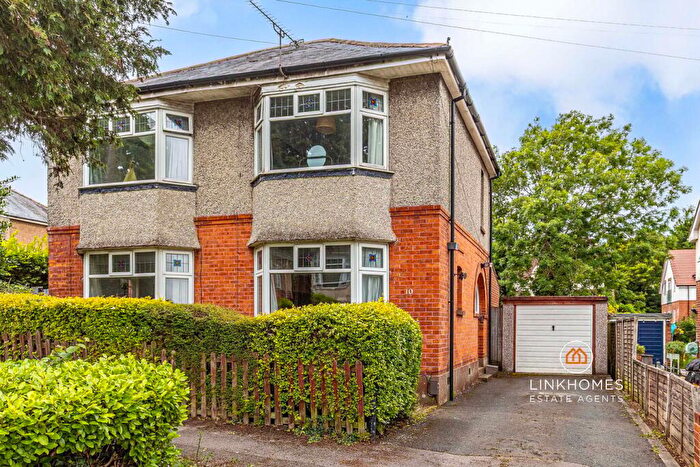 3 Bedroom Detached House For Sale In Ferncroft Road, Bournemouth, BH10