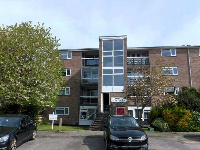 3 Bedroom Flat To Rent In Chidham Close, Havant, PO9
