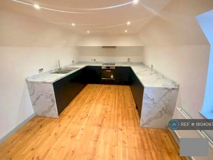 3 Bedroom Maisonette To Rent In Bonhay Road, Exeter, EX4