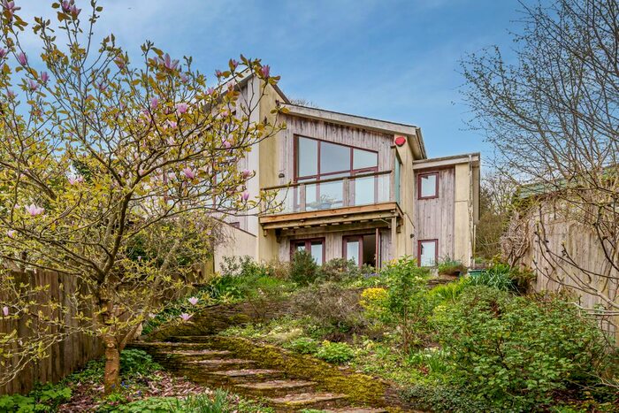 3 Bedroom Semi-Detached House For Sale In Kingsbridge Hill, Totnes, TQ9