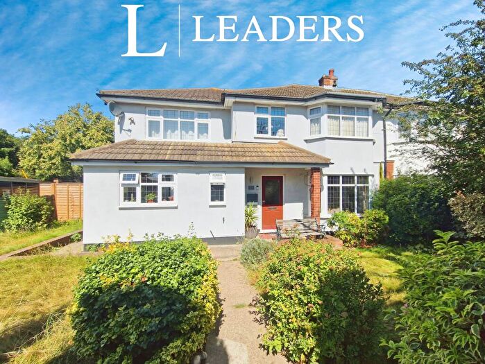 Studio To Rent In Wells Gardens, Rainham, RM13