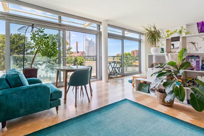 1 Bedroom Apartment For Sale In The Montevetro Building, Battersea Church Road, SW11