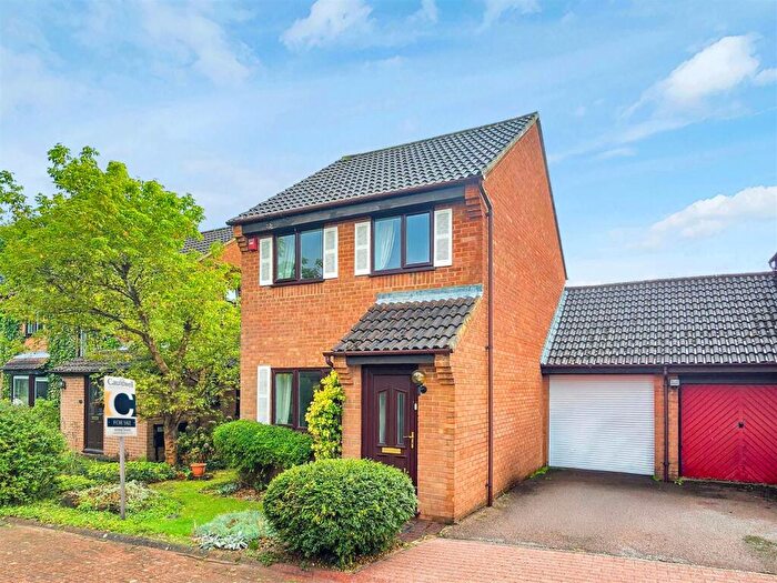3 Bedroom Link Detached House For Sale In Meadowsweet, Walnut Tree, Milton Keynes, MK7