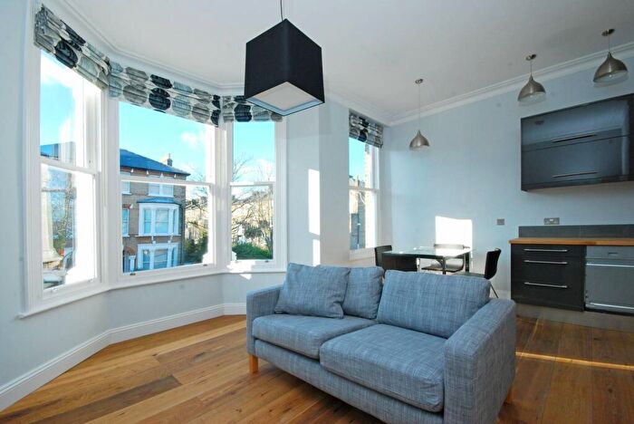 1 Bedroom Flat To Rent In Dalmeny Road, Tufnell Park, London, N7