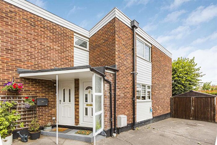 2 Bedroom Maisonette To Rent In Abbey Road, Enfield, EN1