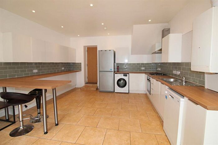 6 Bedroom Private Halls To Rent In Rhymney Street, Cathays, Cardiff, CF24