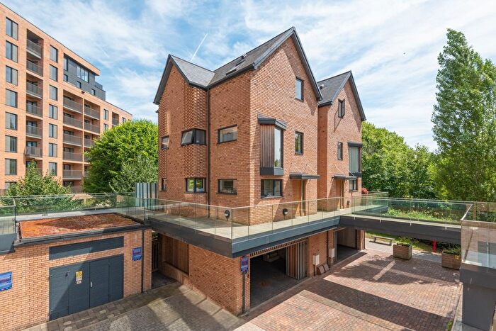 3 Bedroom Semi Detached House For Sale In Riverside Walk, Ashford, TN23