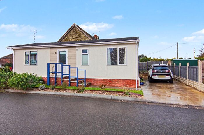 2 Bedroom Mobile Home For Sale In Mill Farm Park, Bulkington, CV12
