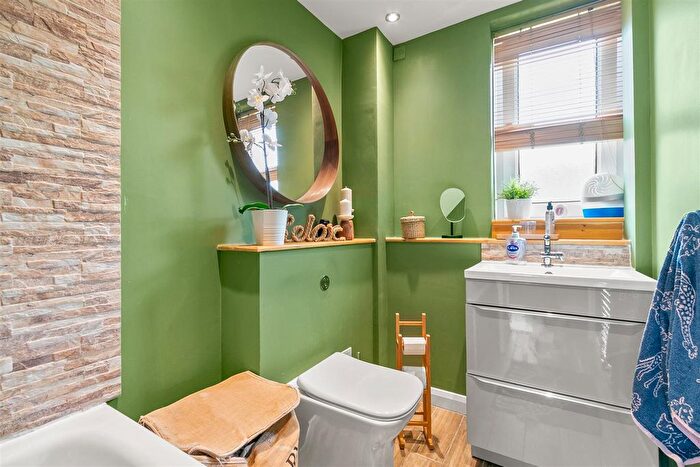 2 Bedroom Flat For Sale In Lesmuir Drive, Glasgow, G14