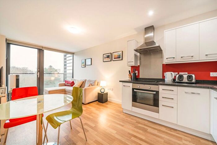 1 Bedroom Flat For Sale In Bloemfontein Road, Bloemfontein Road, W12