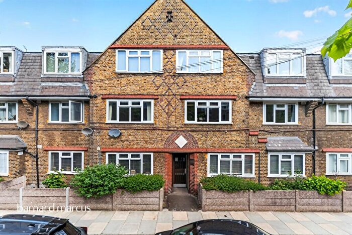 2 Bedroom Flat For Sale In Holgate Avenue, London, SW11