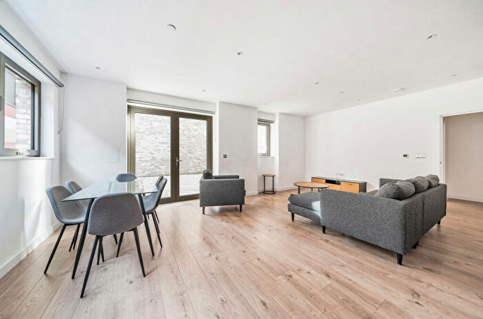 3 Bedroom Apartment To Rent In Atlantis Avenue, London, E16