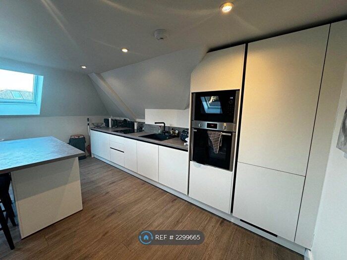 2 Bedroom Flat To Rent In Cuffley, Cuffley, EN6