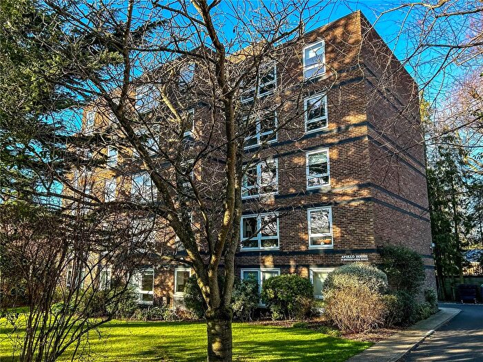 2 Bedroom Flat For Sale In Broadlands Road, London, N6
