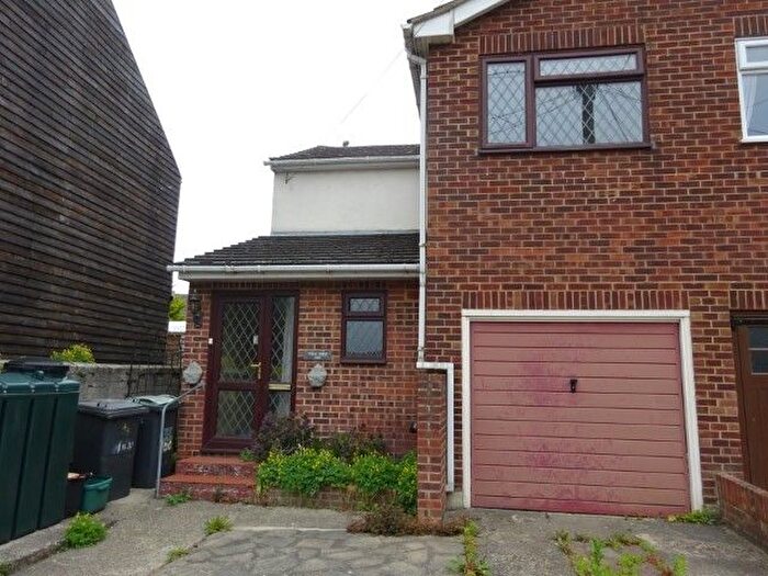 3 Bedroom Semi-Detached House For Sale In High Street, Rochester, ME1