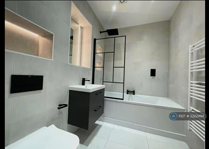 2 Bedroom Flat To Rent In Wilmslow Road, Manchester, M20