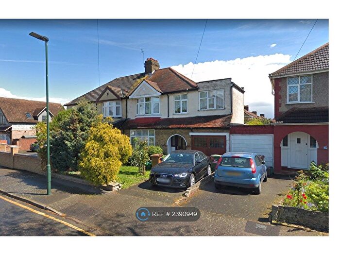 4 Bedroom Semi-Detached House To Rent In Marne Avenue, Welling, DA16