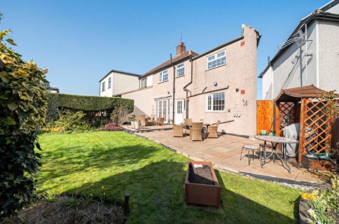 4 Bedroom Semi Detached House For Sale In Sparrows Lane, New Eltham, SE9