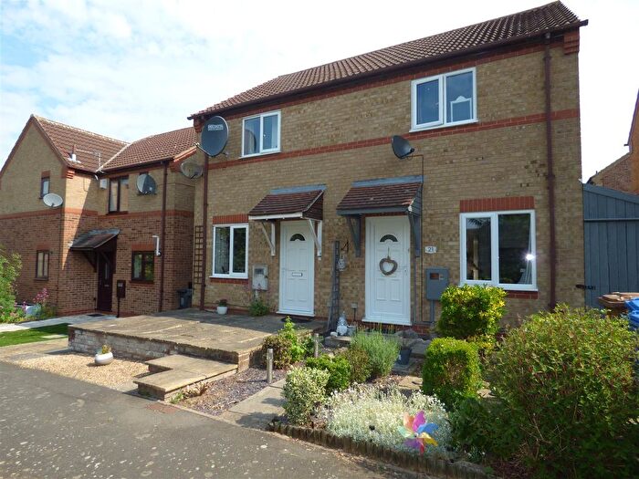 2 Bedroom Semi Detached House To Rent In Caldermill Drive, Oakwood, DE21