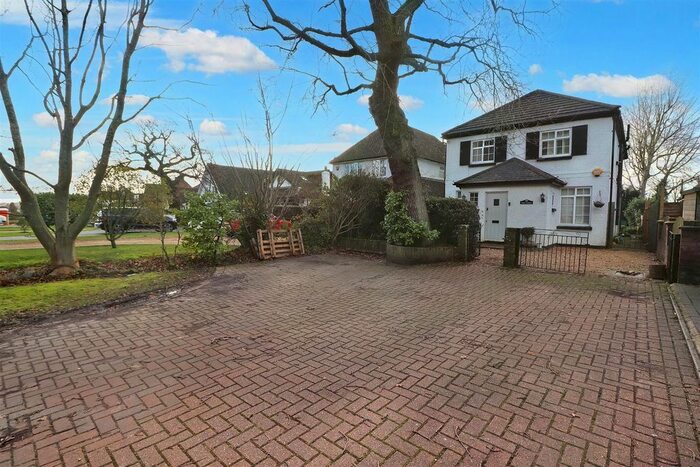 4 Bedroom Detached House For Sale In Well End Road, Well End, Borehamwood, WD6