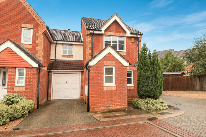 3 Bedroom Semi-Detached House To Rent In Shorte Close, Headington, OX3