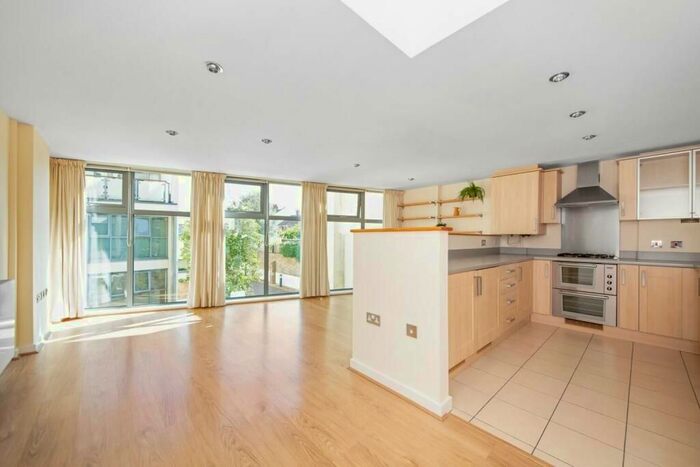1 Bedroom Flat To Rent In Peckham Rye, Peckham, London, SE15