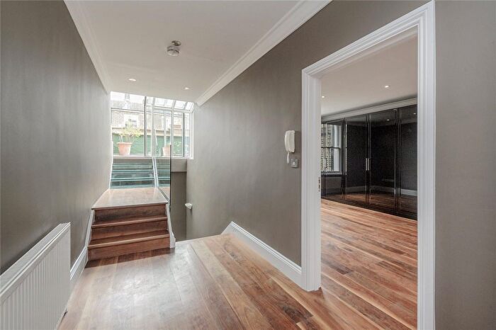 2 Bedroom Flat To Rent In Colville Gardens, Notting Hill, London, W11