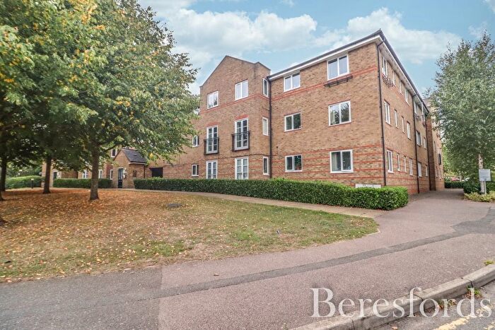 2 Bedroom Flat For Sale In Nottage Crescent, Braintree, CM7